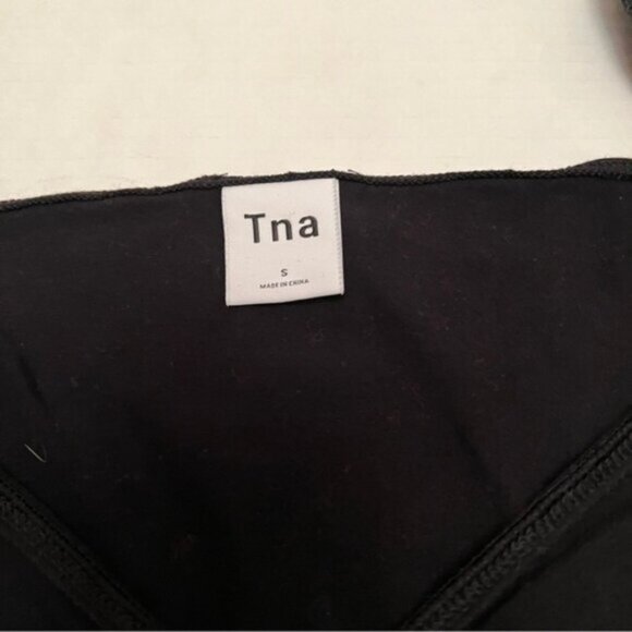 Aritzia TNA * black long sleeve ruched crop trop Black EUC S - Picture 5 of 8